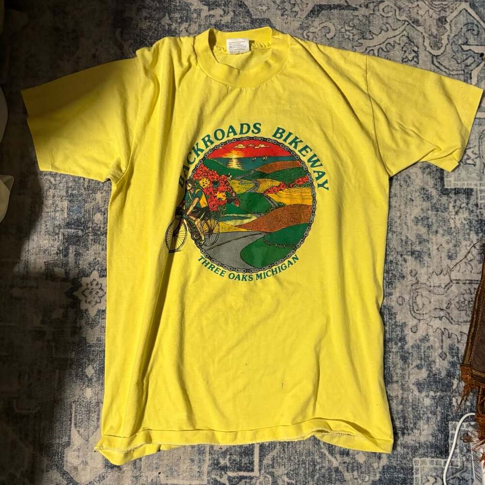 Vintage 1980s Backroads Bikeway Three Oaks Michigan Graphic T-Shirt Yellow Large